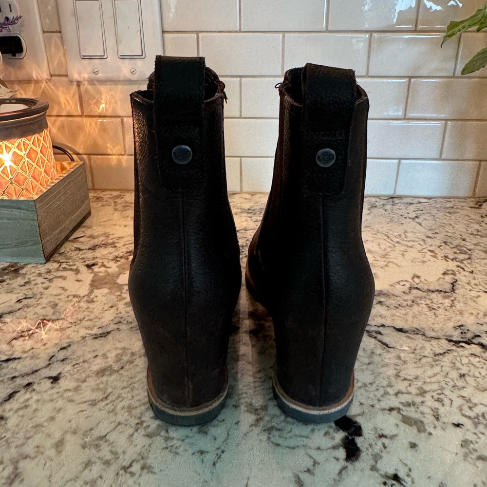 Women’s Ugg wedge shoes black size 6 lovely - Picture 9 of 15